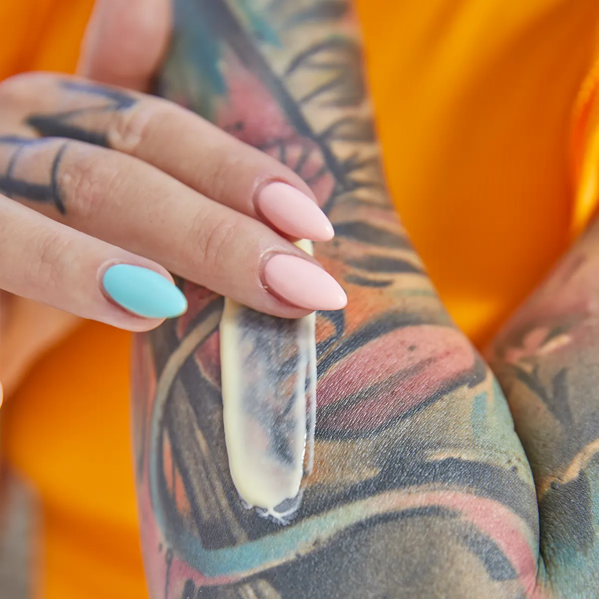 applying tattoo lotion to prevent tattoos from fading